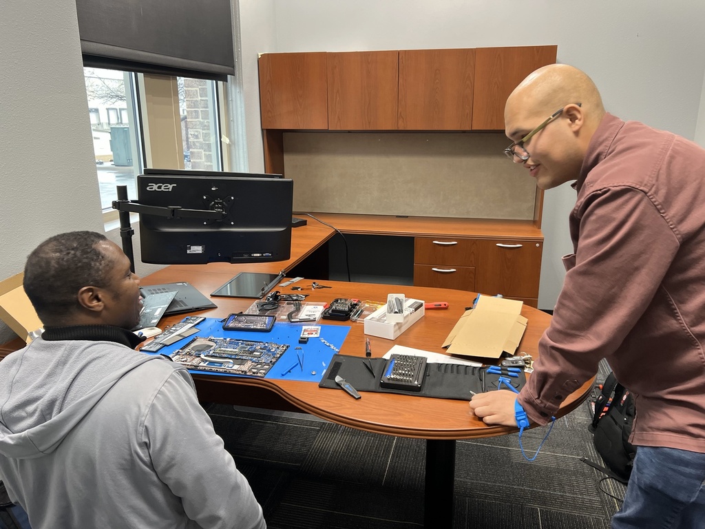 U-Shaped Desk with Hutch