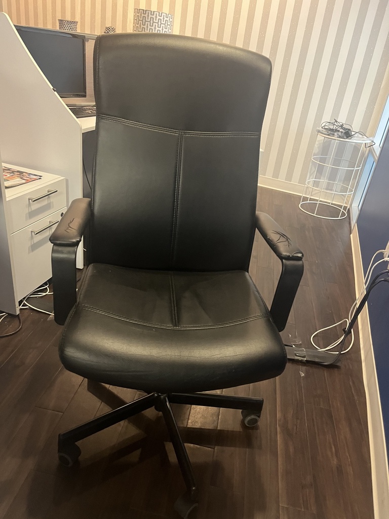 DESK CHAIR