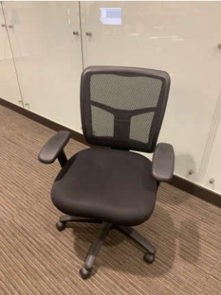 Task Chair w/ Arms