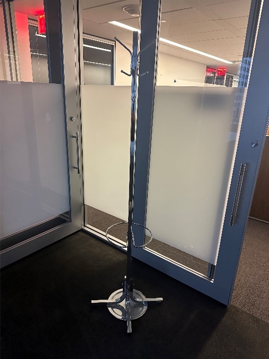 #61 coat hanger21 x 21 x 70