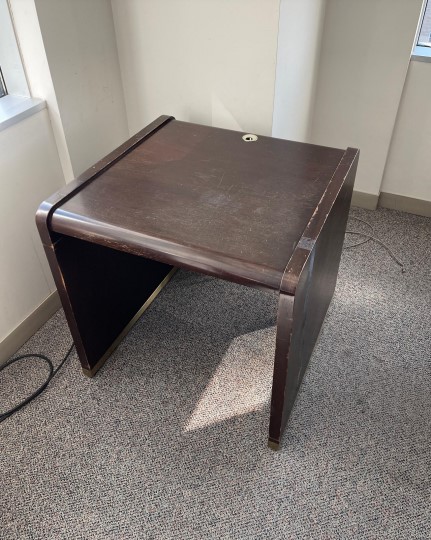 Desk (30x30)