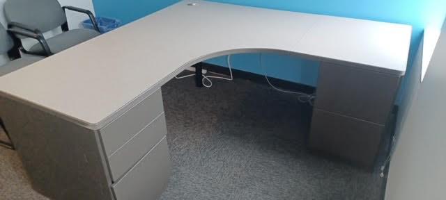 L SHAPED DESK 6' X 6’
