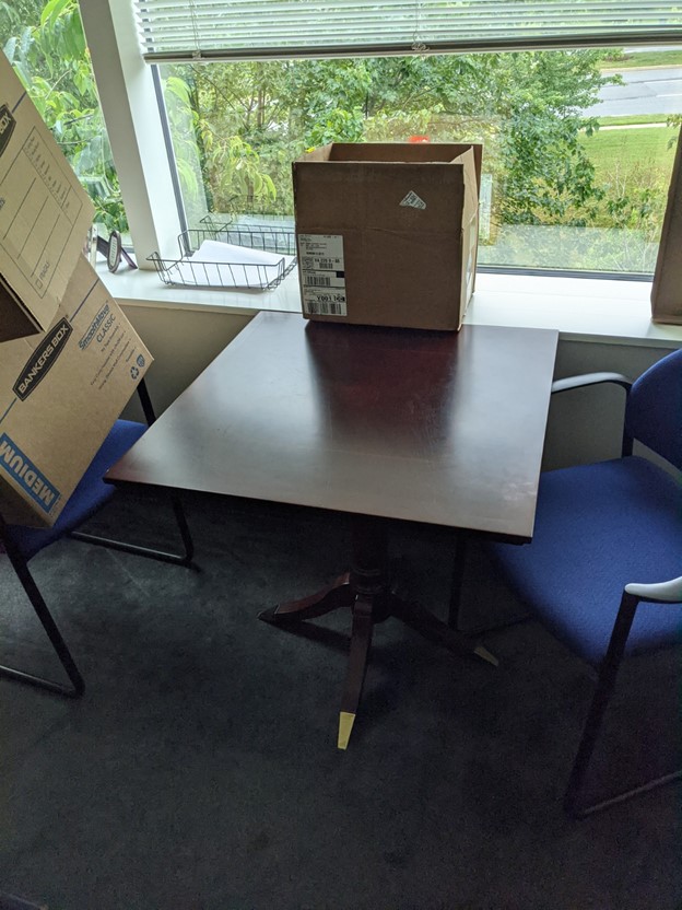 Square Table (28"x28")