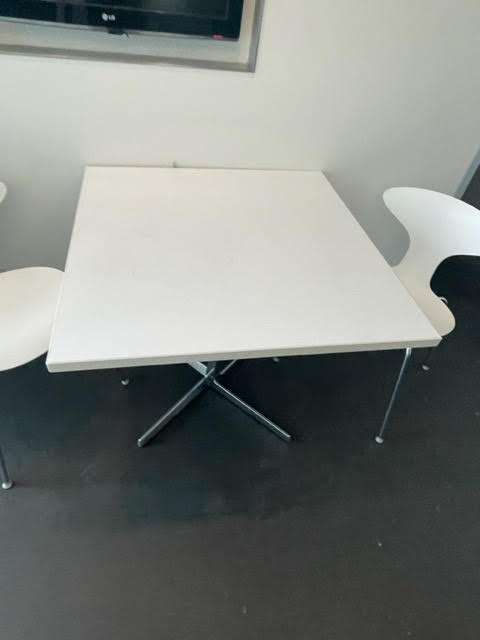 WHITE SQUARE TABLE