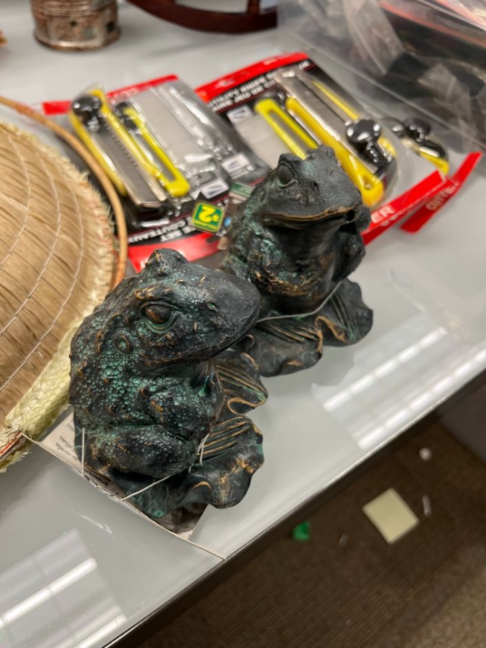 Battery-powered frog light