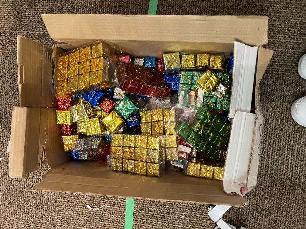 Box of mini presents, misc.