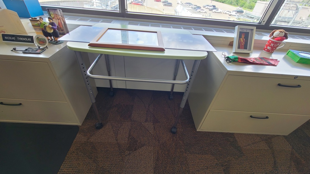 Adjustable Mobile Table - Green Top
