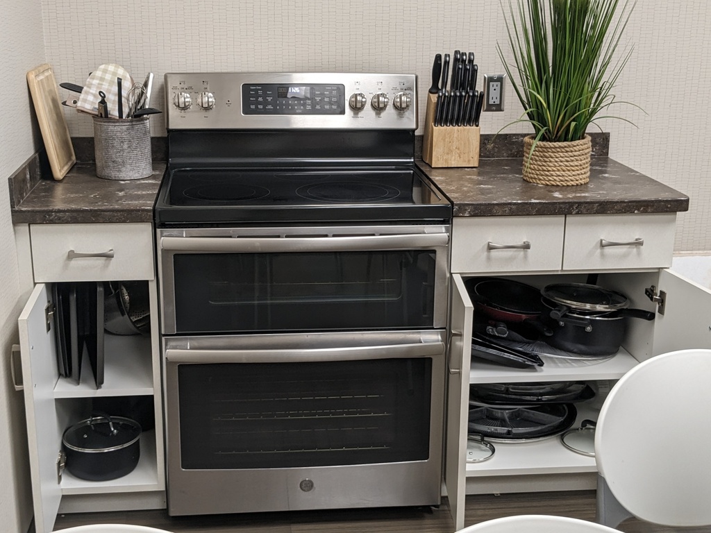 Misc. Breakroom Contents (wall w/ oven/range)