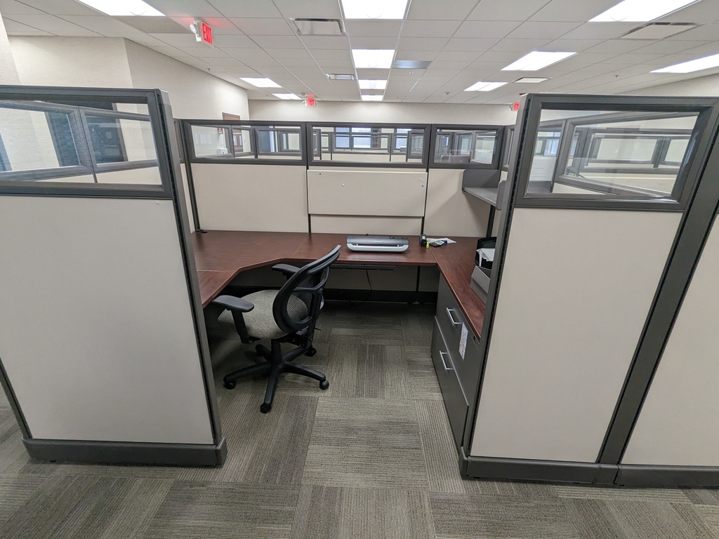 large workstation, fabric/glass panels, 2 laterals, 3 shelves, U-shape surface