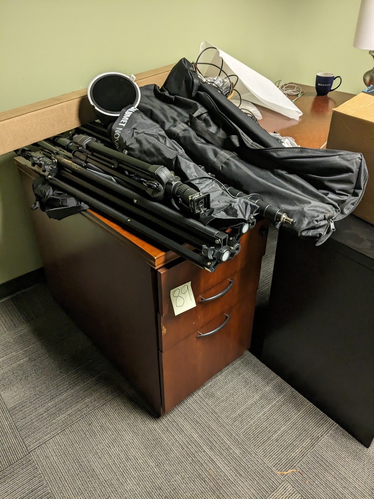 large wood executive desk (3'x7'x2.5')