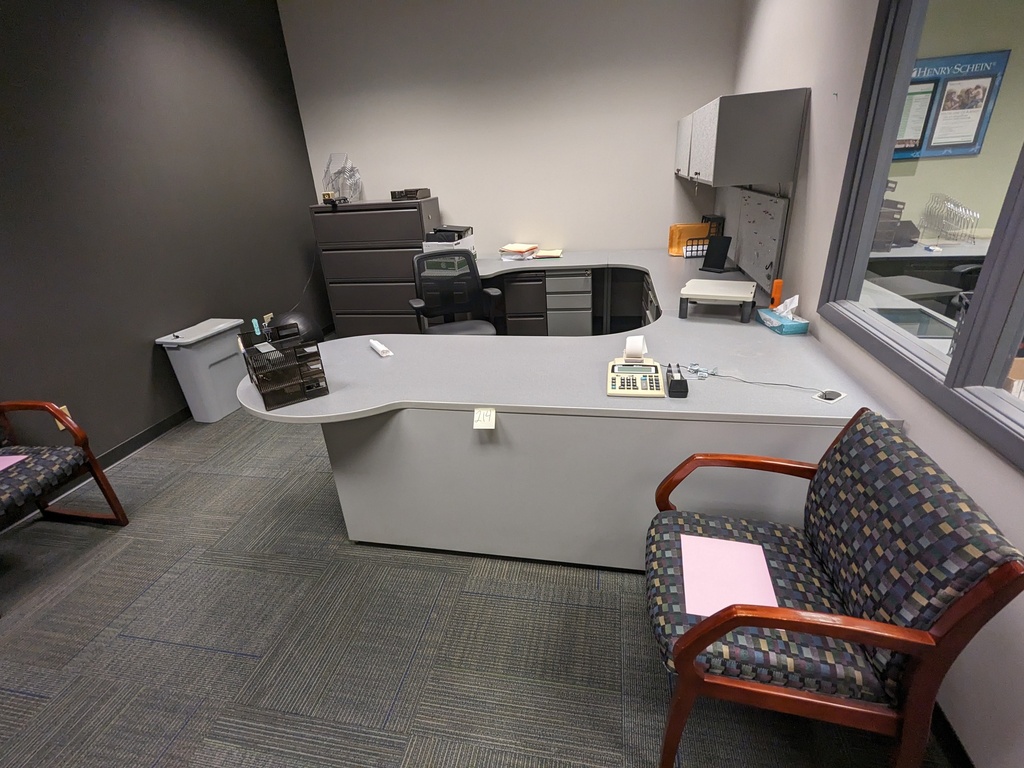 U-shape private office with P-top desk, ff and bbf