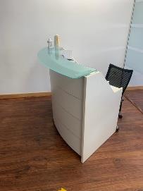 RECEPTION TABLE WITH GLASS