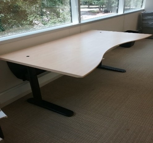 KI Curved Table (5’)