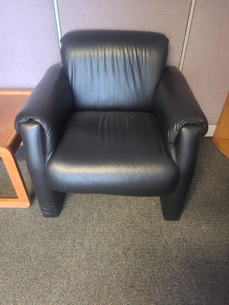 Lounge Chair 30x32x32