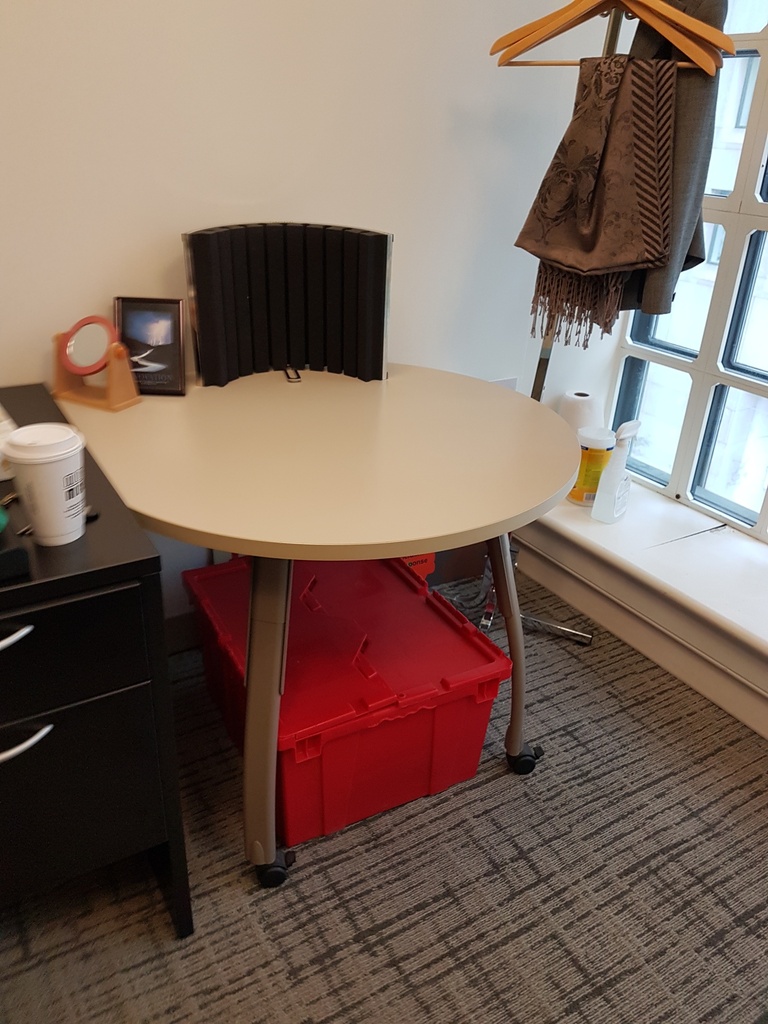 Teardrop Table - 42"