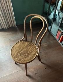 Wooden chair | Dřevěná židle
