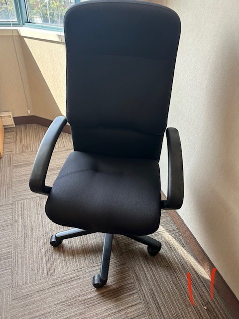 Chaise de travail à dossier haut