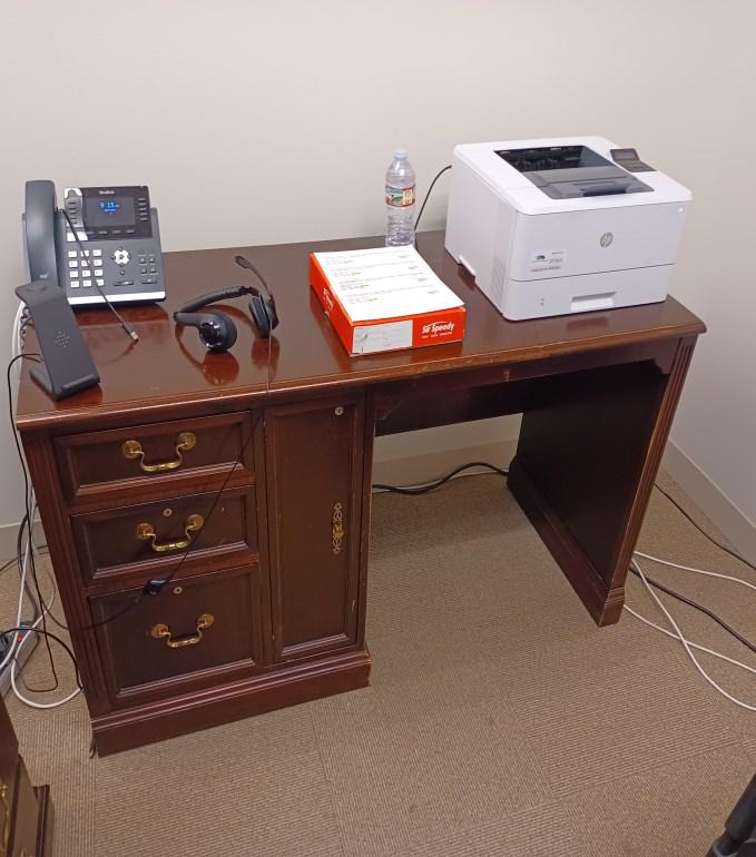 Desk 4’
