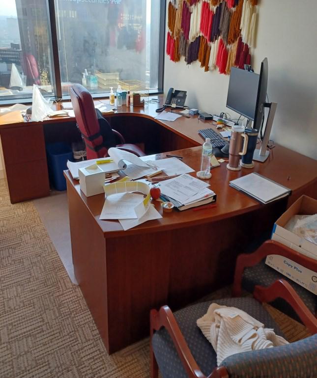 Lh U-Desk 6’ X 9’ X 7’