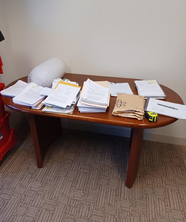 Table Oval 6’ X 3’