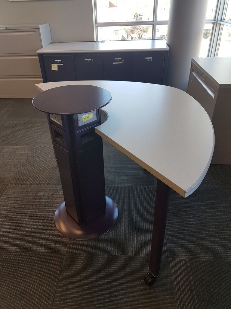 Partial table with freestanding power/data