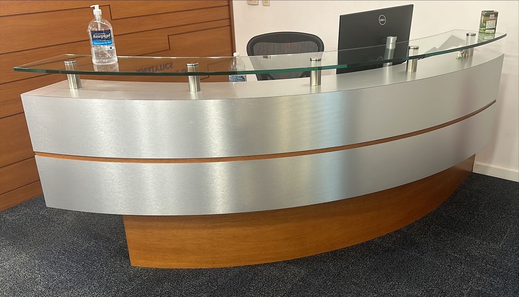 Reception desk | Balcão de recepção, 260x82x106"