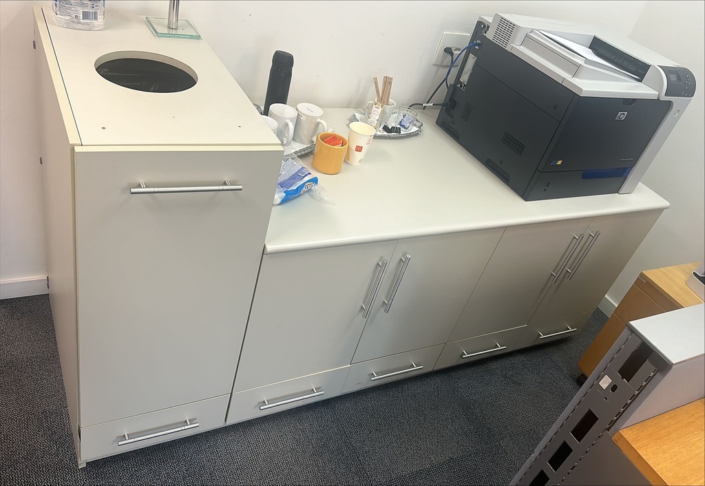 Counter | Contadora, 192x97x70"