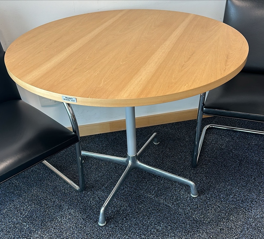 Round meeting table | Mesa de reunião redonda