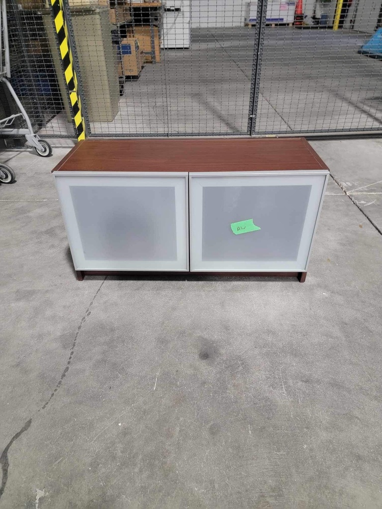 Overhead storage cabinet