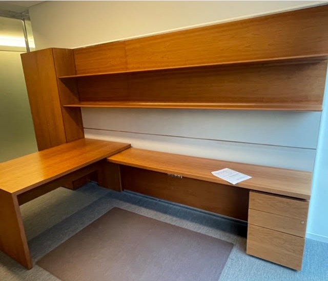 Right-Hand Desk, 9’6 x 5’6