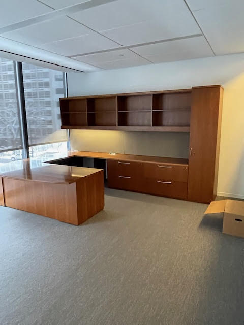 Right Hand U-Shaped Desk with Storage (11'x9'x6')