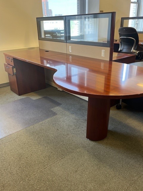 Workstation w/ P Top Desk