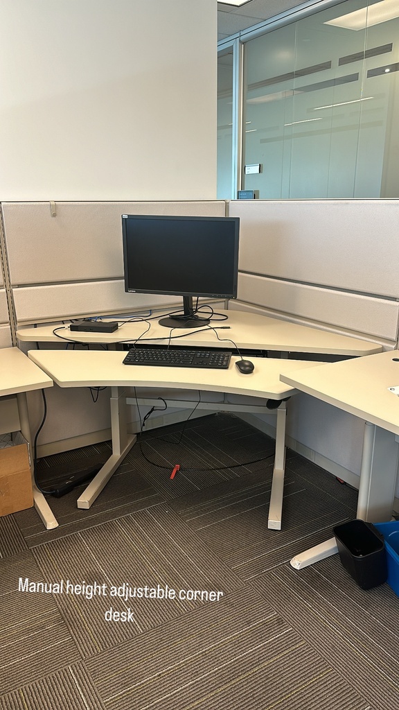 Manual height-adjustable corner desk