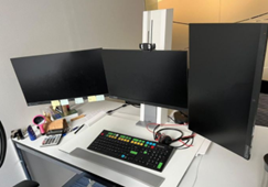 Computer Stand for Three (3) Monitors | 可容纳三 (3) 台显示器的电脑支架