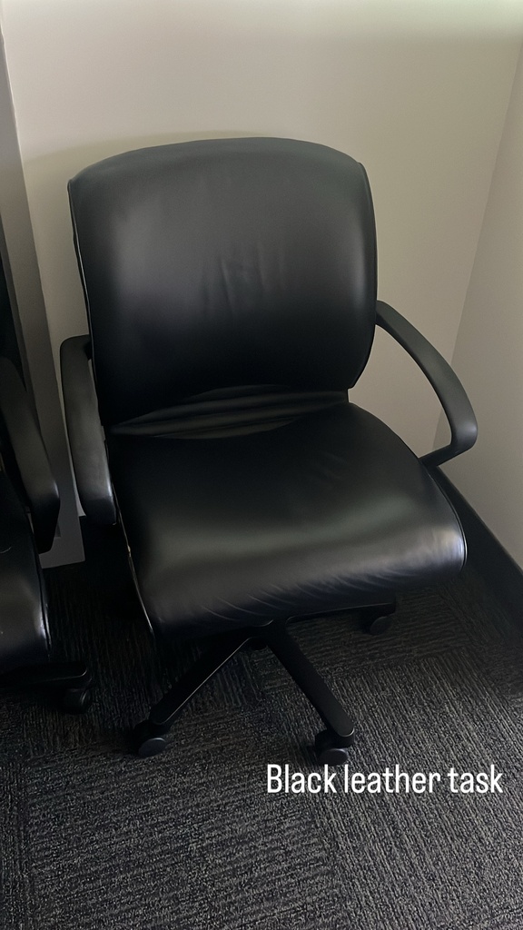 Chaise de travail en cuir noir