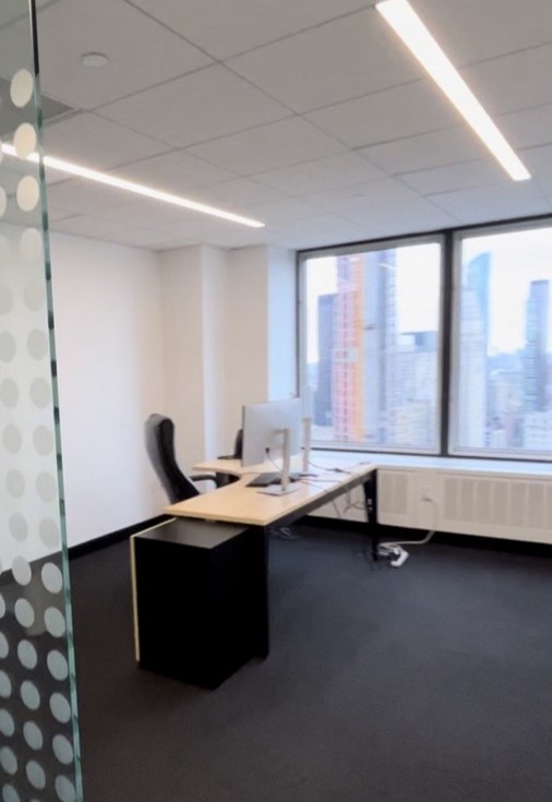Private Office - light wood (table and pedestal)