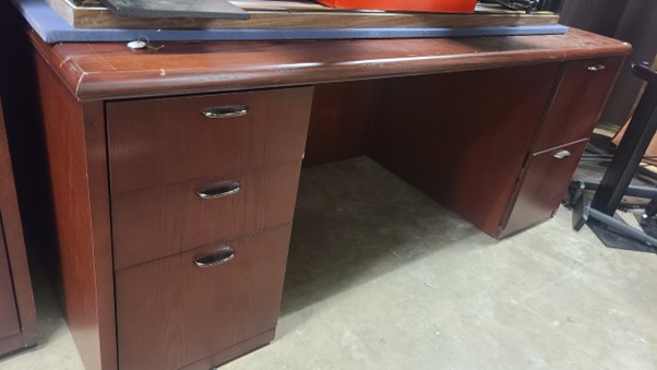 Desk w/ pedestals (3' deep x 6' wide x 28" tall)