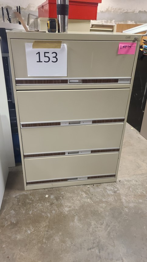 Armoire à quatre tiroirs