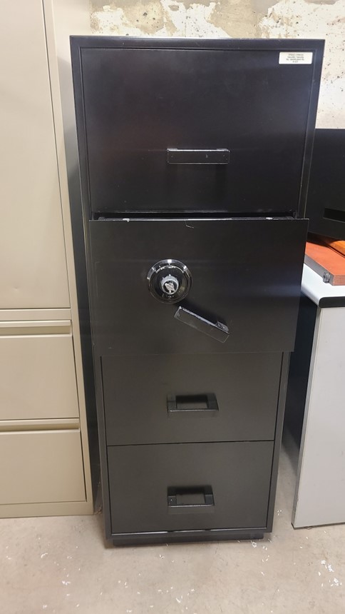 Coffre-fort (28" de profondeur x 19" de largeur x 51" de hauteur)