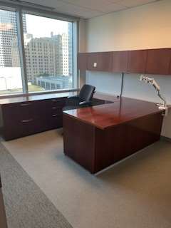 WOOD EXECUTIVE U-SHAPE DESK UNIT ON RH