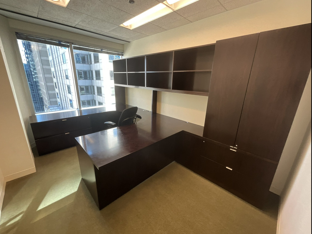 Private Office Suite, U-Shaped Desk w/Hutch &amp; Cabinet