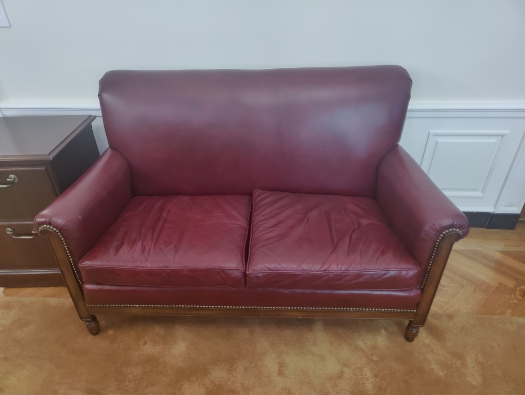 Couch Red 60x36x38