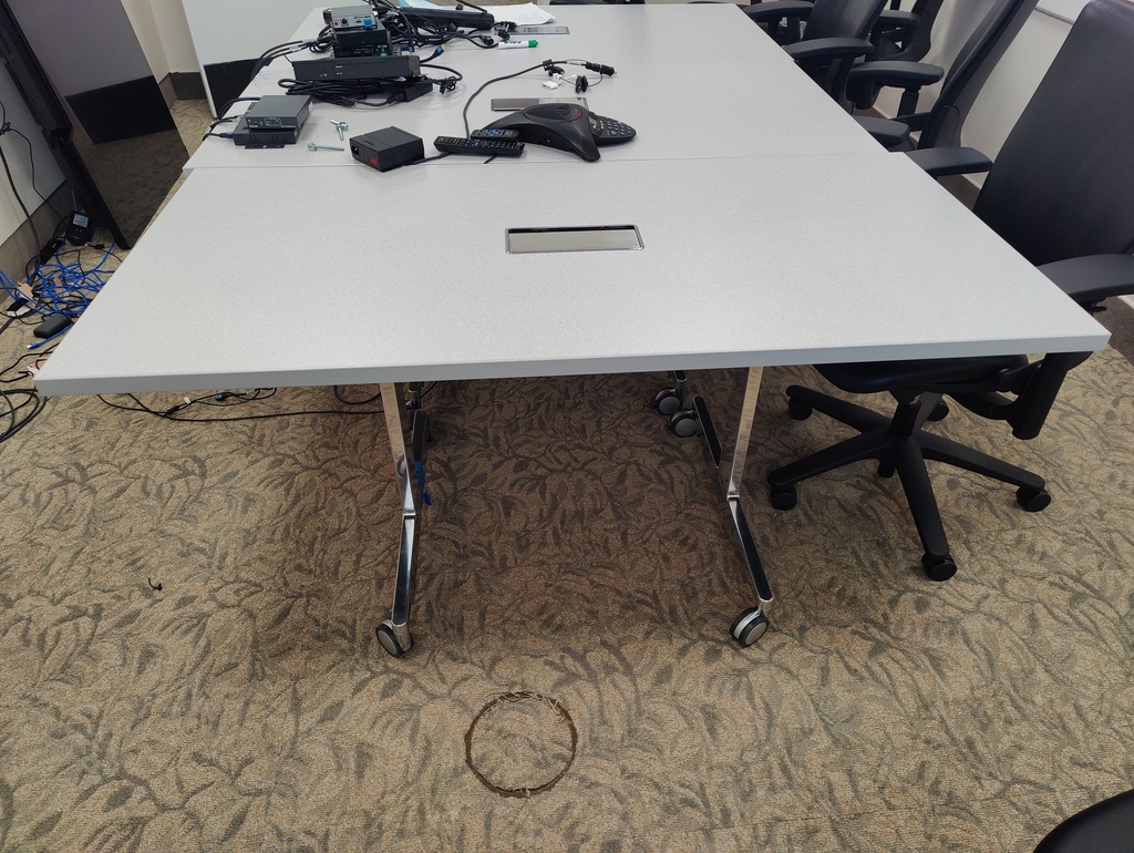 White Training Table with Metal Base and Outlet 60x30