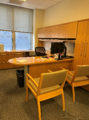 U shaped P top desk with overheads