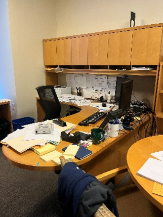 L shaped P top desk with overheads