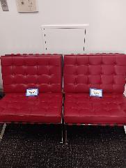 赤い革張りのソファ | Red Leather Sofa