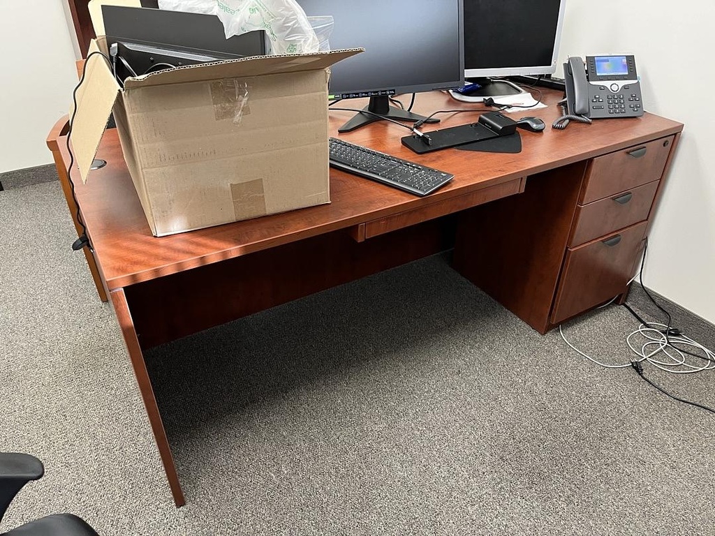 Desk w/ Ped (H29 W71 D35.5)