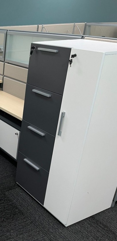 Storage Unit (63x56x133 cm)