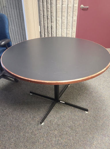 Round table - 48" diameter