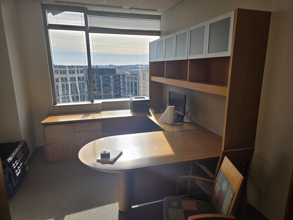 Left U-Desk w/ Hutch